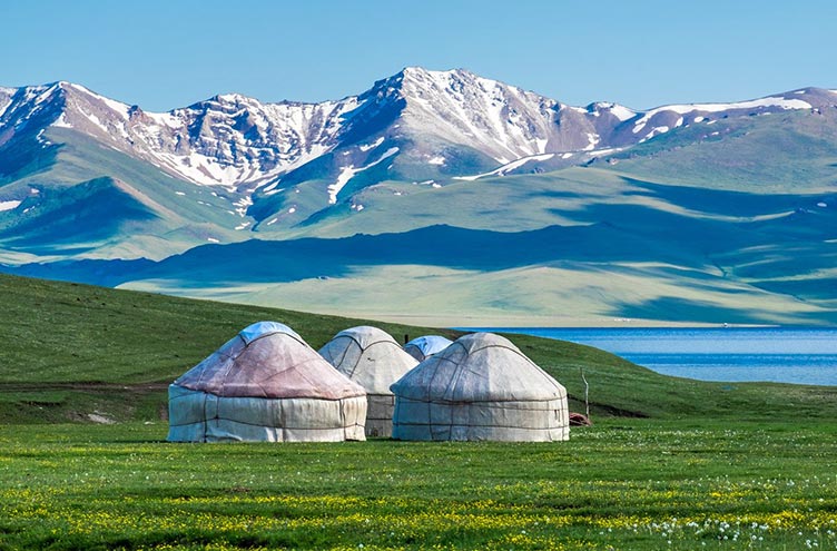 Киргизия: горы и степи