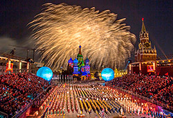 Москва. Военно-музыкальный фестиваль, салют