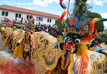 Перу. Фестиваль Сеньор-де-Лурен