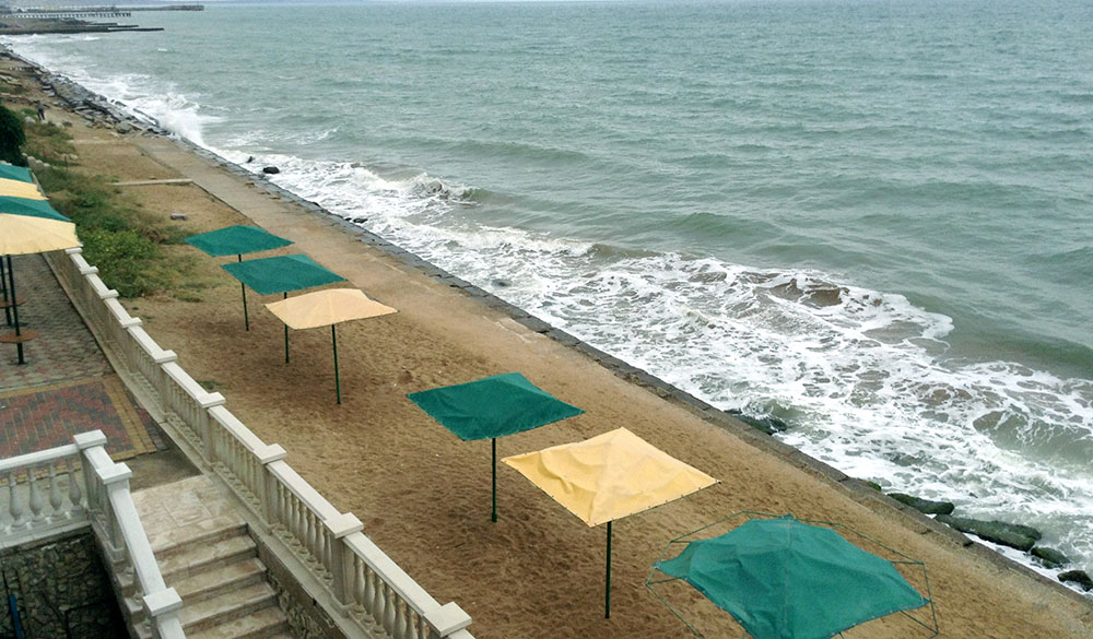 Пустые пляжи в Крыму